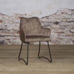 Tower Living - Eetkamerstoel Garda - Brown Velvet YC1939-5 - Fabric BrownYBF-389 Sfeerfoto